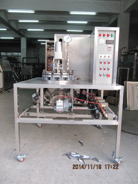 反應(yīng)設(shè)備